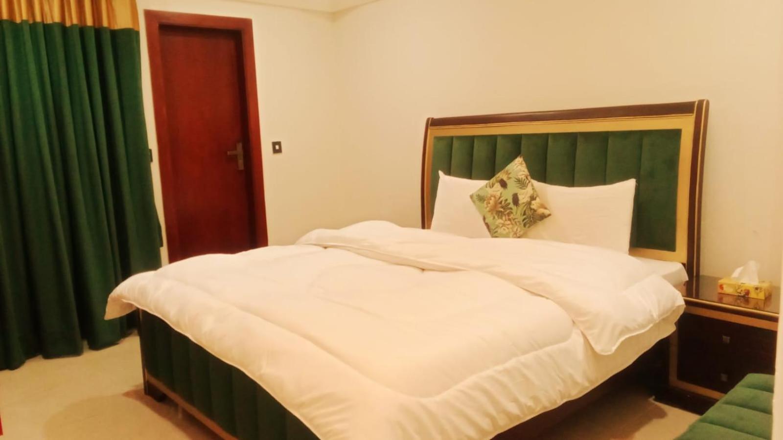 Royal Galaxy Hotel & Residence - Near Islamabad International Airport & Motorway Esterno foto