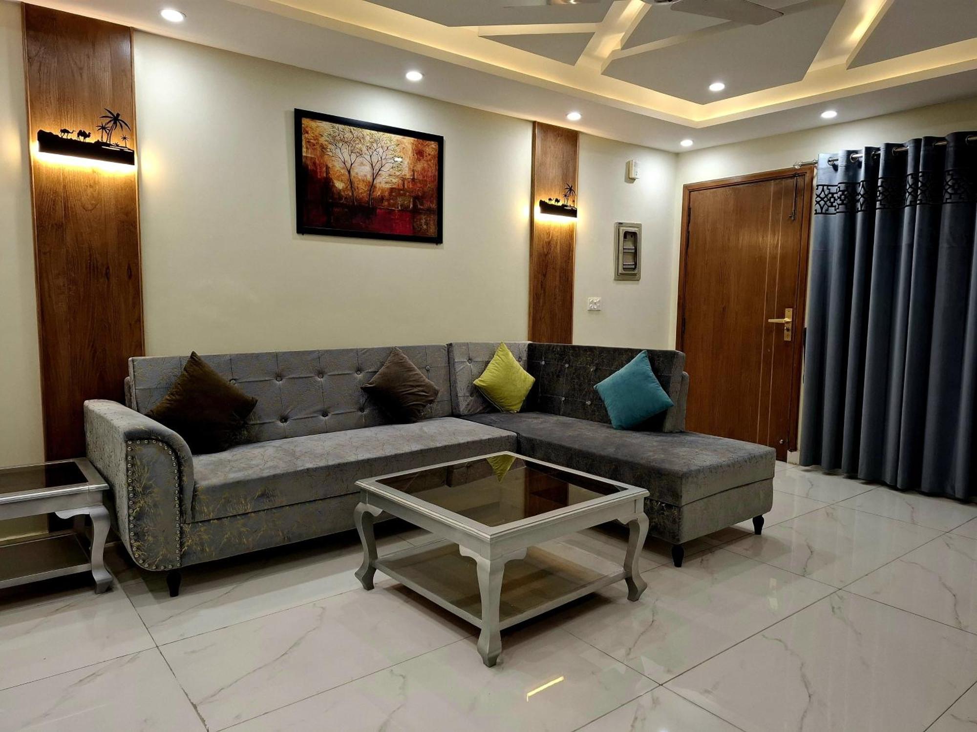 Royal Galaxy Hotel & Residence - Near Islamabad International Airport & Motorway Esterno foto