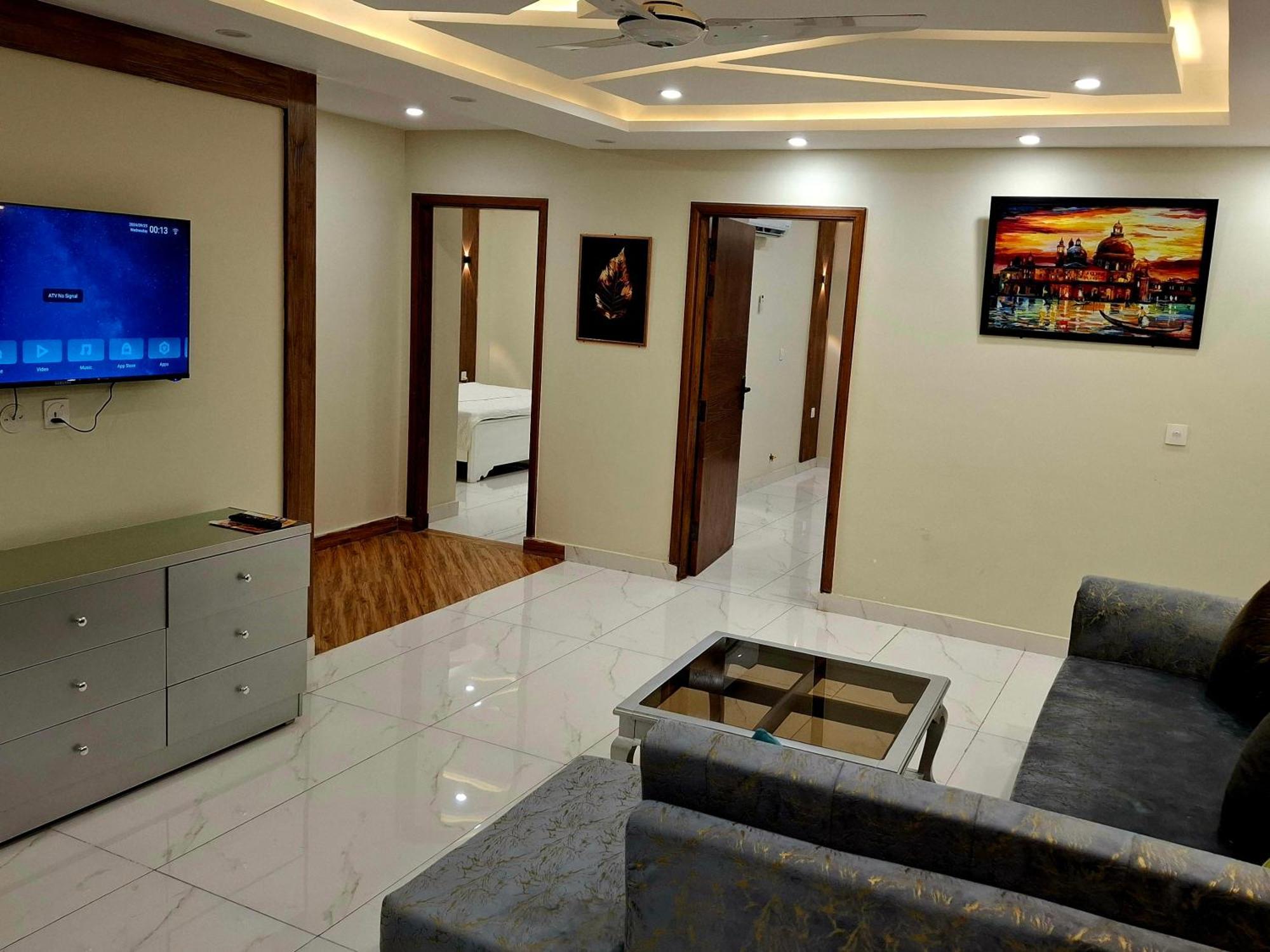 Royal Galaxy Hotel & Residence - Near Islamabad International Airport & Motorway Esterno foto