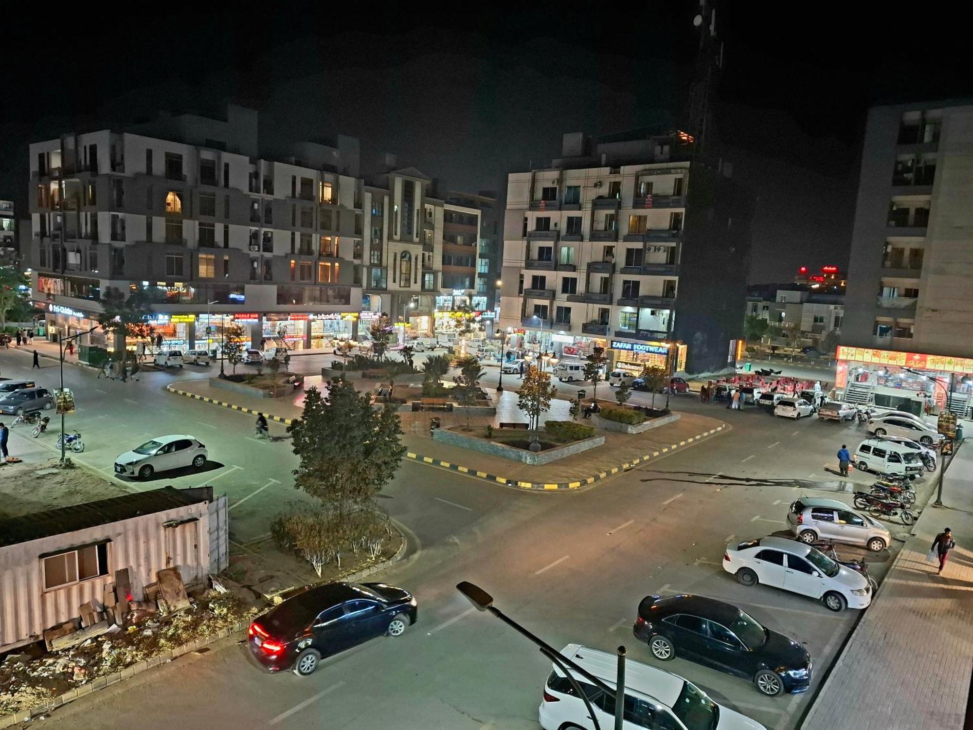 Royal Galaxy Hotel & Residence - Near Islamabad International Airport & Motorway Esterno foto
